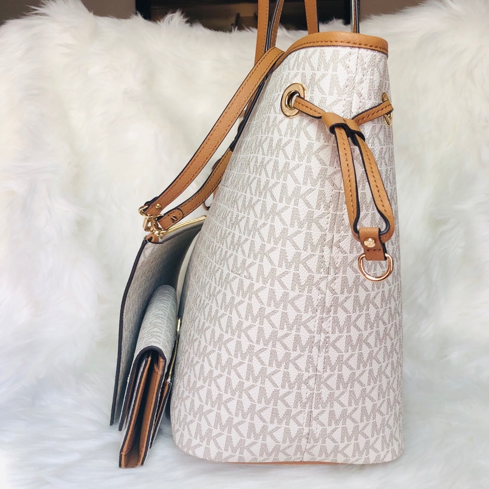 Michael Kors Jet Set Travel Tote and Wallet Set - Picture 3 of 8